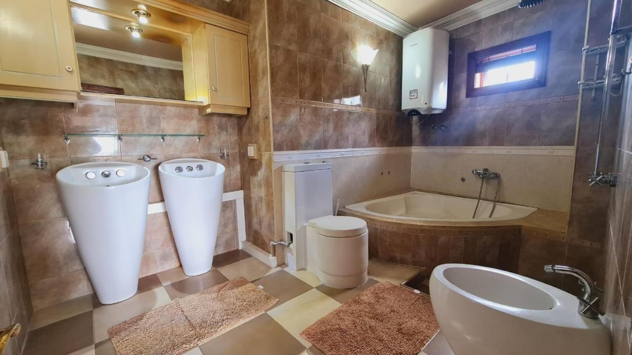 Beachfront Penthouse With Panoramic Ocean View グランベ エクステリア 写真